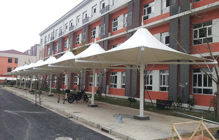 膜結(jié)構(gòu)電動車棚