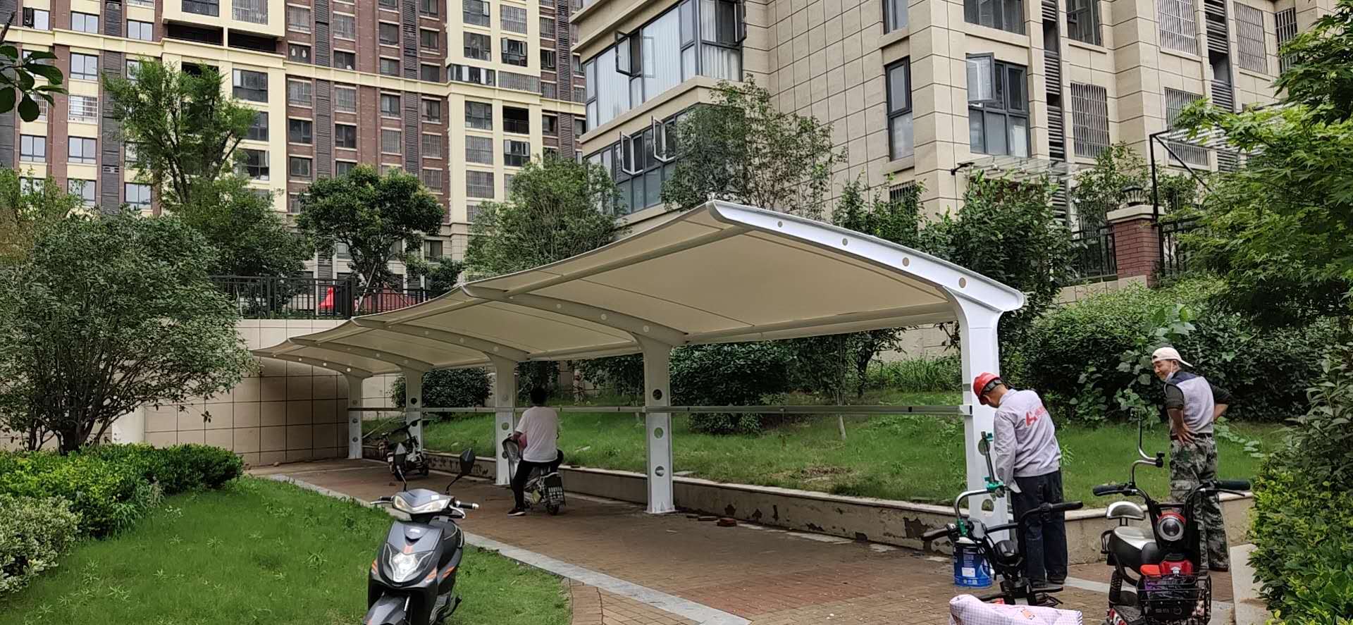 安徽海德思7字型膜結(jié)構(gòu)停車棚 安徽海德思7字型膜結(jié)構(gòu)停車棚