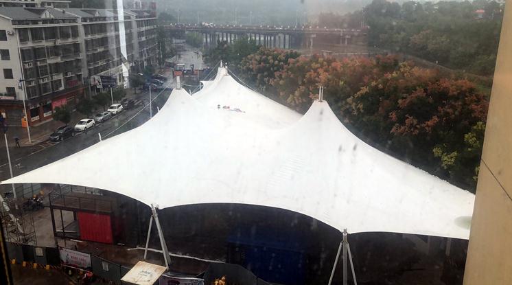 大型張拉膜結(jié)構(gòu)景觀棚—湖南郴州歡樂海岸項目