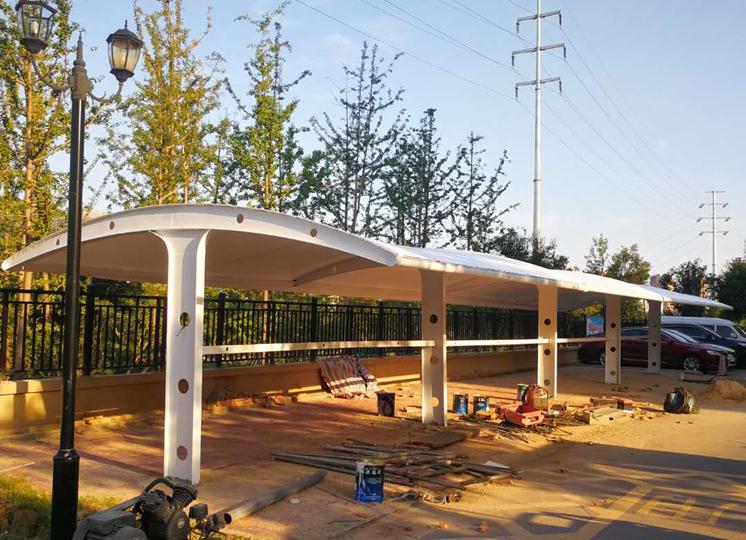 T字型膜結(jié)構(gòu)非機(jī)動(dòng)車(chē)棚—界首市藍(lán)色雅典小區(qū)項(xiàng)目(一) T字型膜結(jié)構(gòu)非機(jī)動(dòng)車(chē)棚—界首市藍(lán)色雅典小區(qū)項(xiàng)目(一)