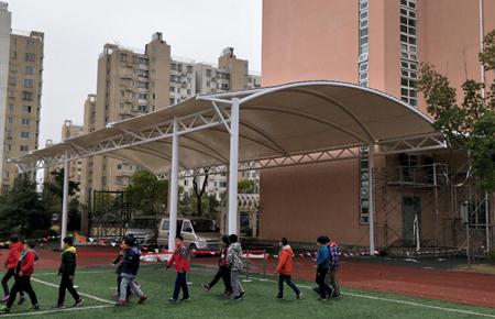 膜結(jié)構(gòu)防雨棚特點介紹